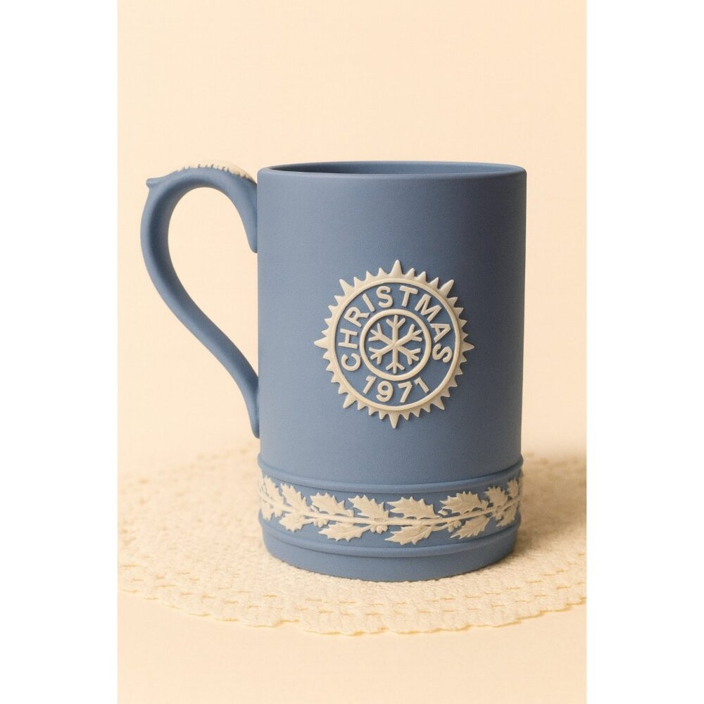 Wedgwood Jasperware Christmas Mug – 1971 Blue & White – Limited Holiday Edition